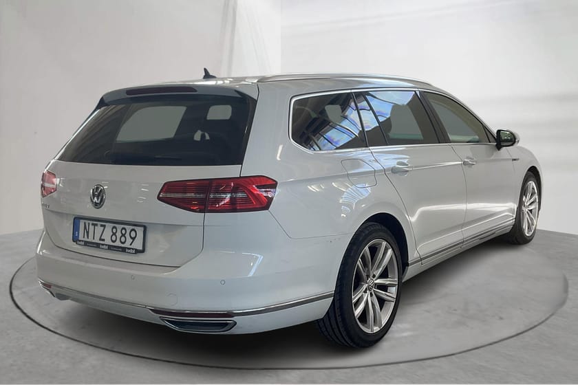 Bild 3 av Volkswagen Passat Sportscombi 2.0 TDI BiTurbo 4MOTION (240hk)