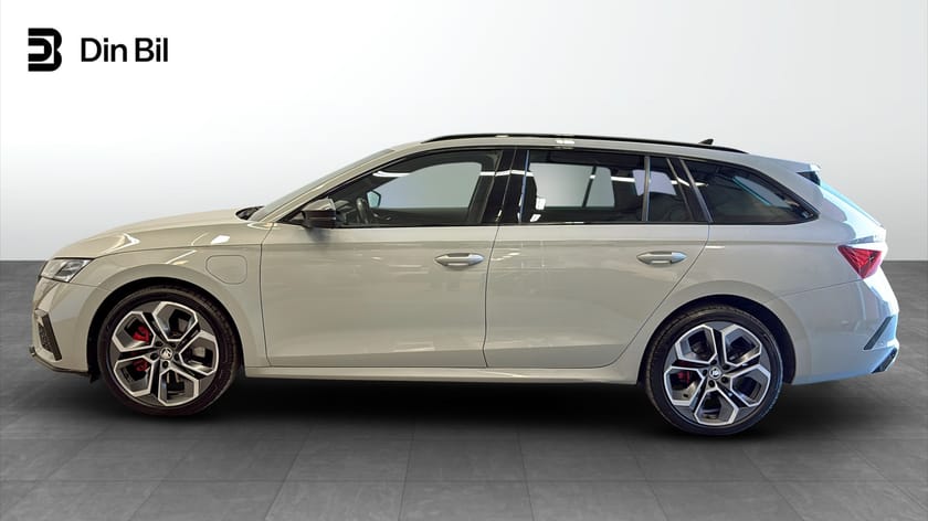Bild 2 av Škoda Octavia Kombi RS iV 245 hk DSG | Nav/P-värme/B-kamera