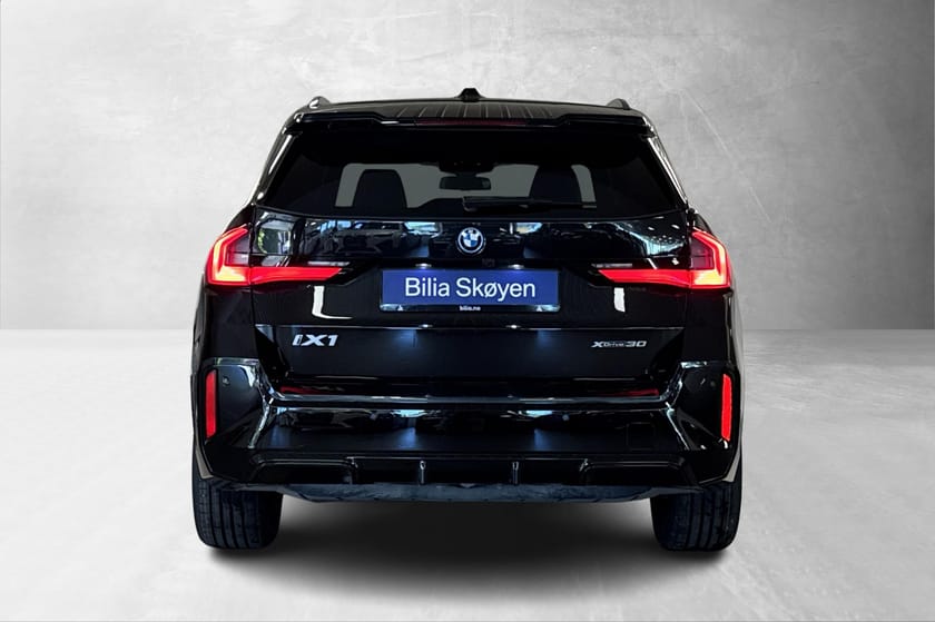 Bilde 4 av BMW iX1 xDrive30 Fully Charged,M-Sport,El.seter,HUD,H/K,ACC
