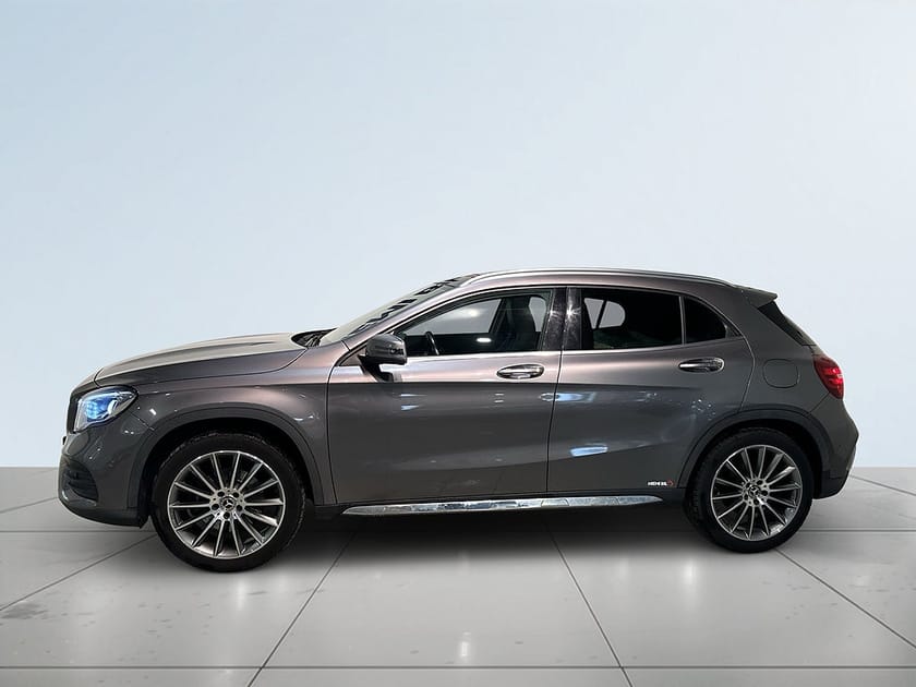 Bild 4 av Mercedes-Benz GLA 220 4MATIC 4M 7G-DCT AMG Line Drag Pvärm Pano Kamera GPS SoV