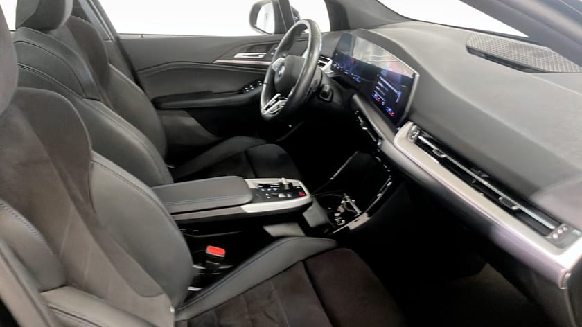 Bild 3 av BMW 225e xDrive Active Tourer M Sport Pano Drag Rattvärme