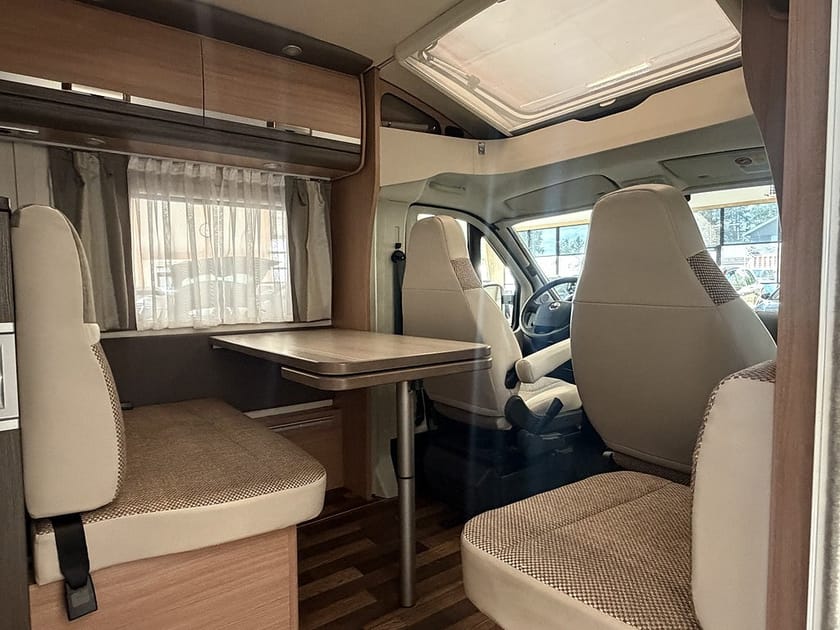 Bild 5 av Knaus Campervan Fiat Sky 700 TI Fukttestad U.A / Låga Långbäddar / 1900 Mil / 1 Ägare