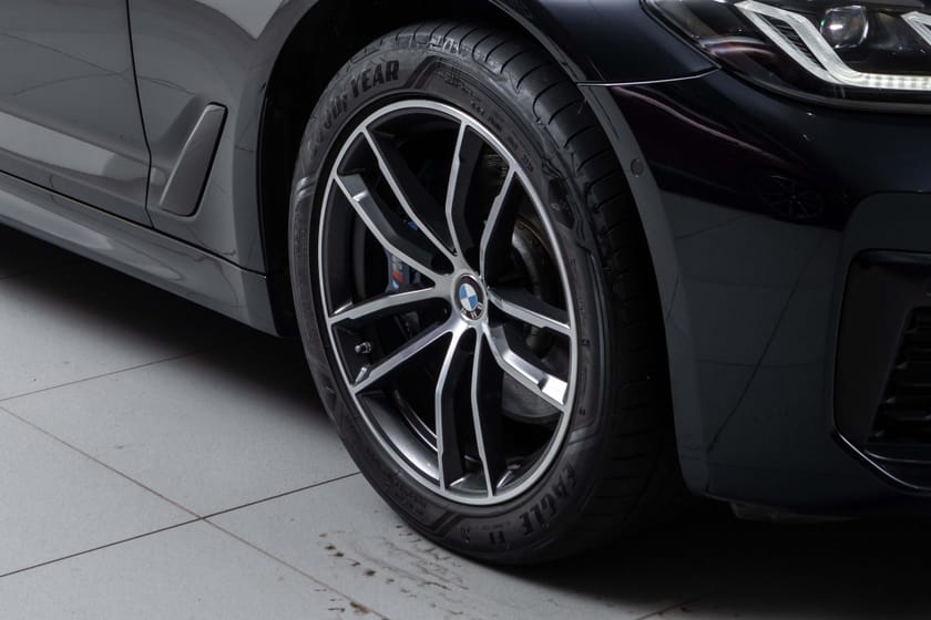 Bilde 3 av BMW 530e xDrive Sedan - Soltak - Tilhengerfeste - Skinn