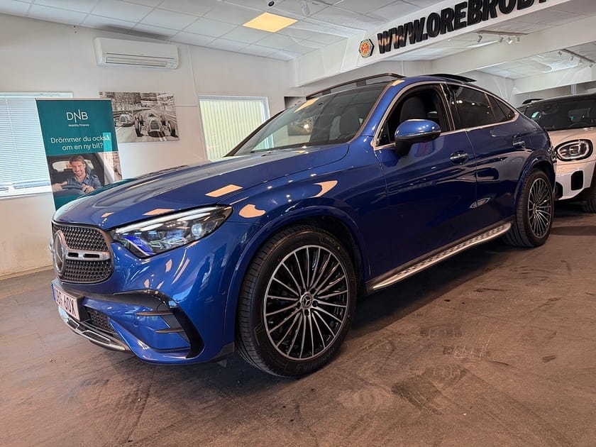 Bild 2 av Mercedes-Benz GLC 300 d e Coupé 4MATIC AMG PANO HUD Luft Burmester SE UTR