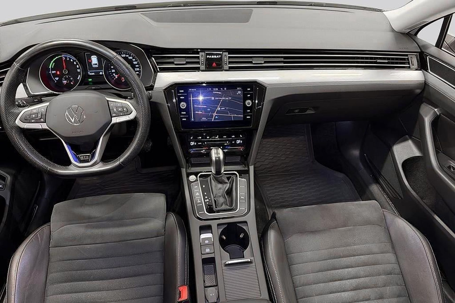 Volkswagen Passat 2023, bild 7/10