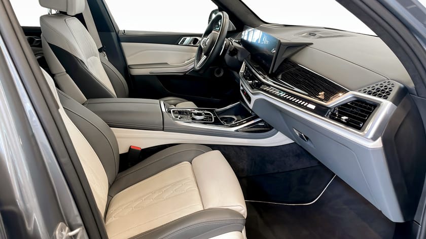 Bild 3 av BMW X7 M60i xDrive M-Sport 6-Sits B/W Panorama Drag