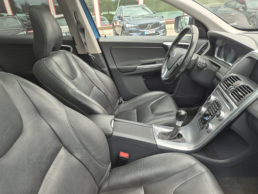Bild 4 av Volvo XC60 AWD 190HK 4x4 Classic Summum Läder Panorama