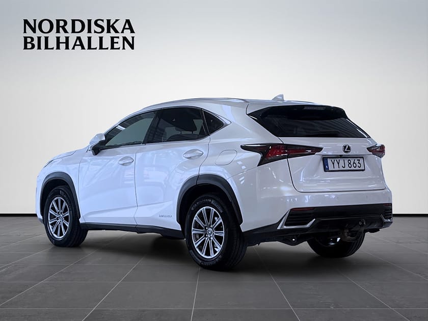 Bild 5 av Lexus NX 300h AWD 2.5 E-CVT Business Line Drag Backkamera