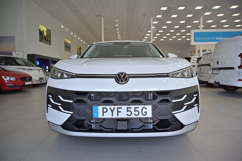 Bild 3 av Volkswagen T-Roc 1.5 eTSI 150 hk *SEMESTERBIL*