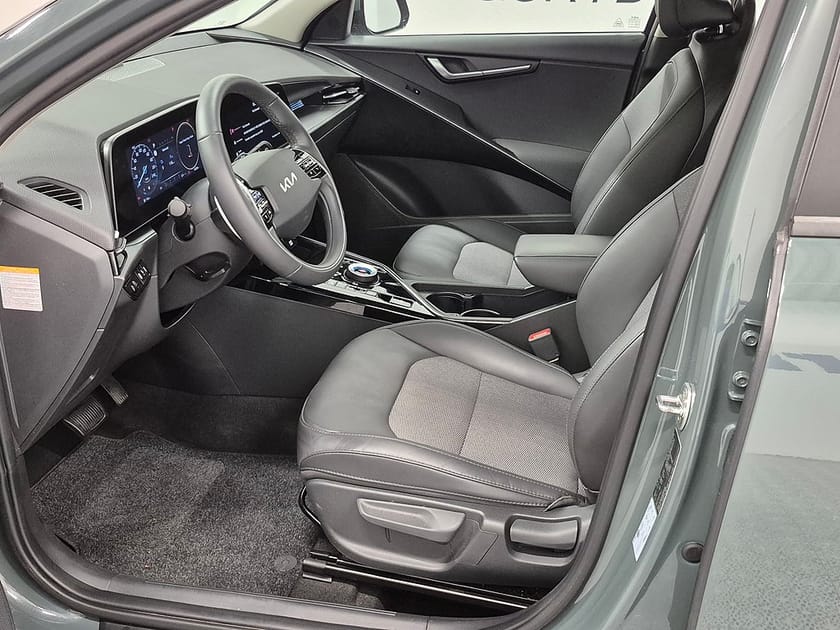 Bild 2 av Kia Niro Plug-In-Hybrid Plug in 183HK Action