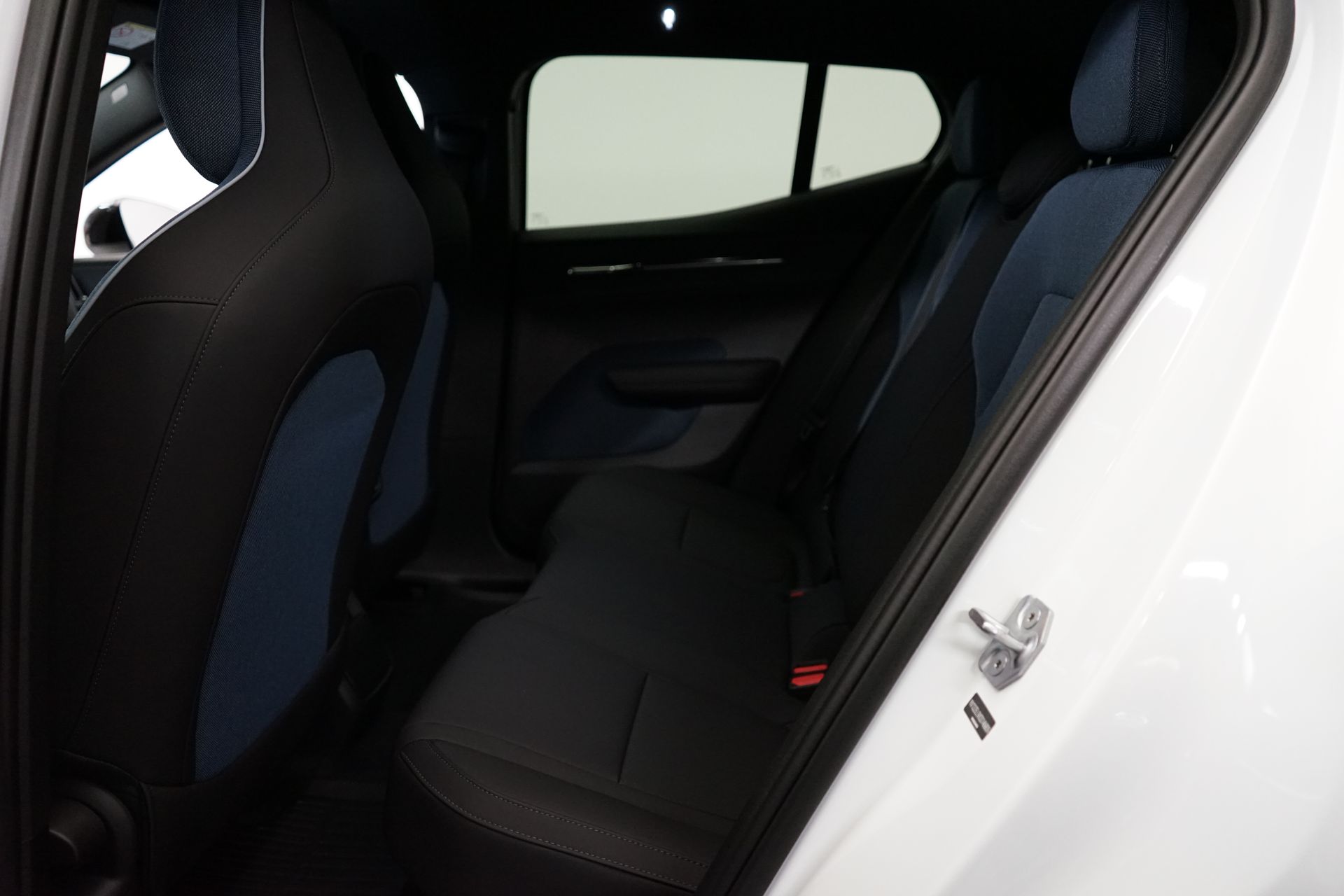 Volvo EX30 2025, bild 7/10