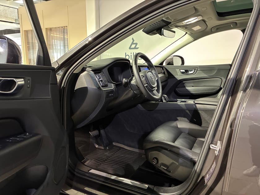 Bild 5 av Volvo XC60 Recharge T6 Core Edition | Ljuspaket | Pano