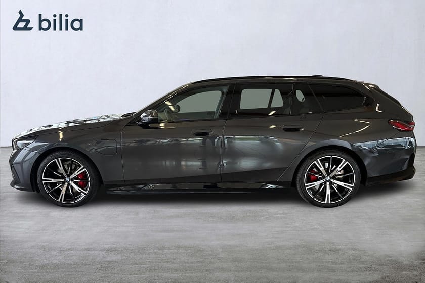 Bild 3 av BMW 530e xDrive Touring M Sport PRO B&W  Pano Innovation Drag