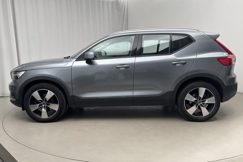 Bild 2 av Volvo XC40 D4 AWD (190hk) Momentum Läder Värmare Drag