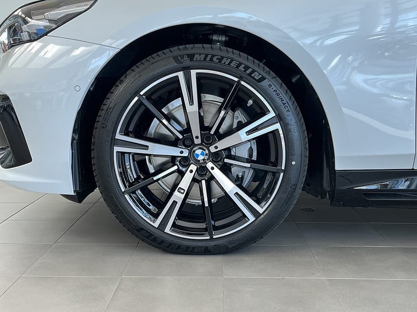 Bild 4 av BMW i5 xDrive40 Touring M Sport Rattvärme Drag Comfort Access