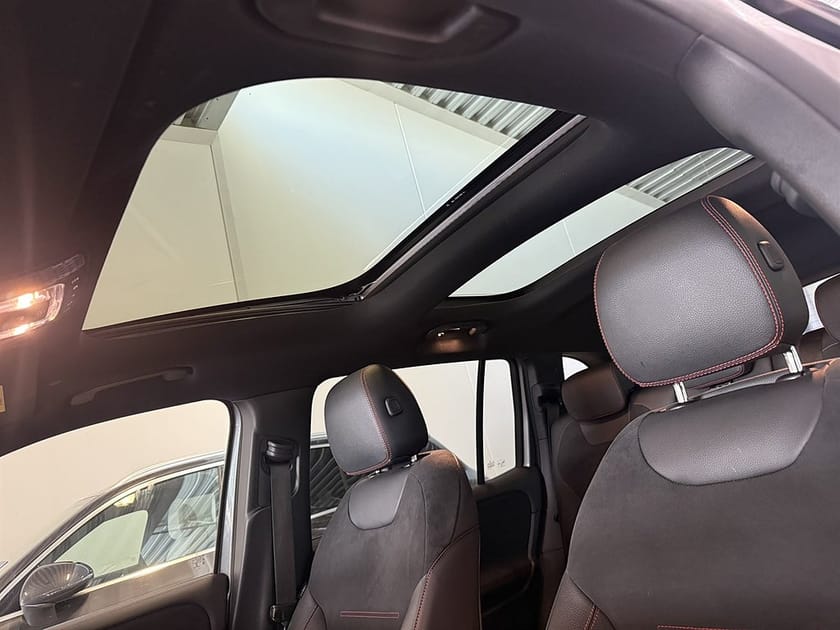 Bild 4 av Mercedes-Benz EQB 350 4MATIC 4M AMG PANORAMA DISTRONIC