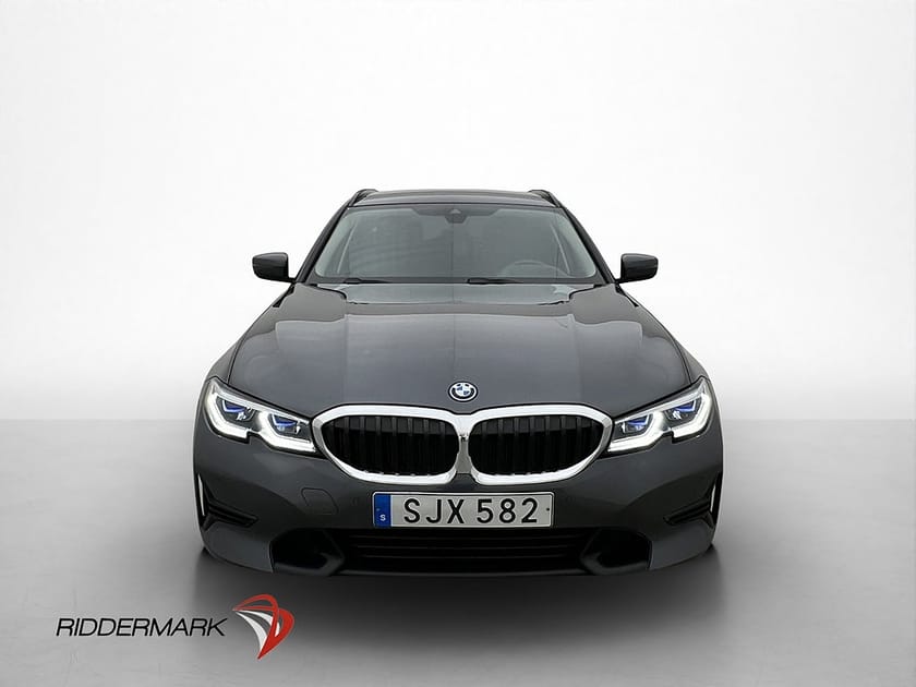 Bild 2 av BMW 330e xDrive Touring Sport line Laser Cockpit HUD Navi