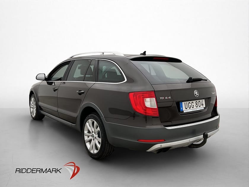 Bild 4 av Škoda Superb Kombi Skoda 2.0 TDI 4x4 Elegance Pano Värm Dragkrok Skinn