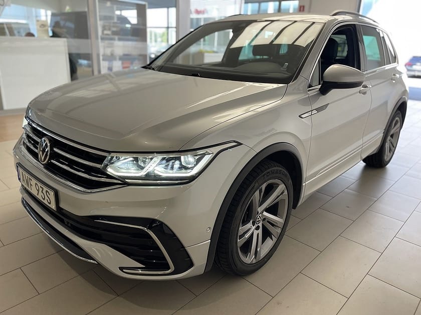 Bild 2 av Volkswagen Tiguan R-LINE 2.0 TDI 4M 200Hk I Värmare I Drag I Cockpit