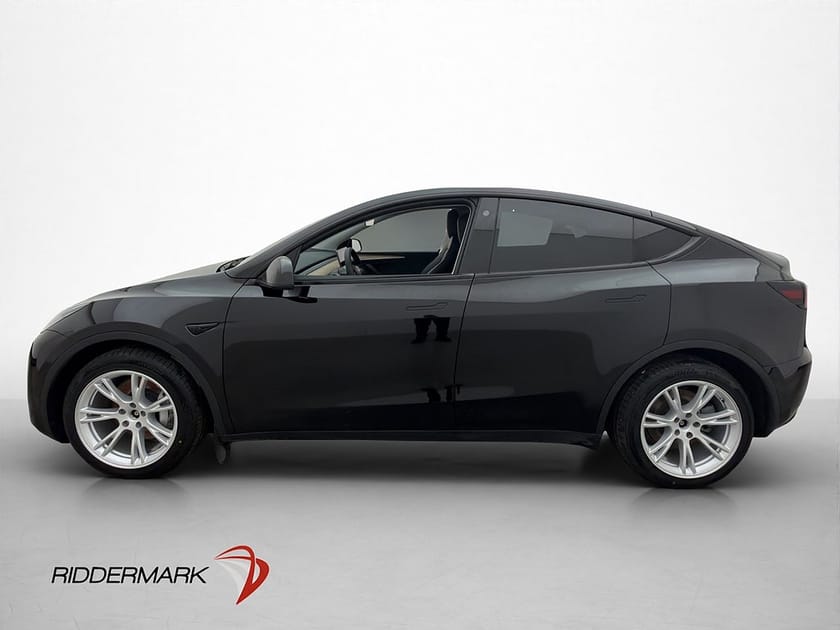 Bild 5 av Tesla Model Y Long Range AWD 514hk MOMS Drag Pano Kamera