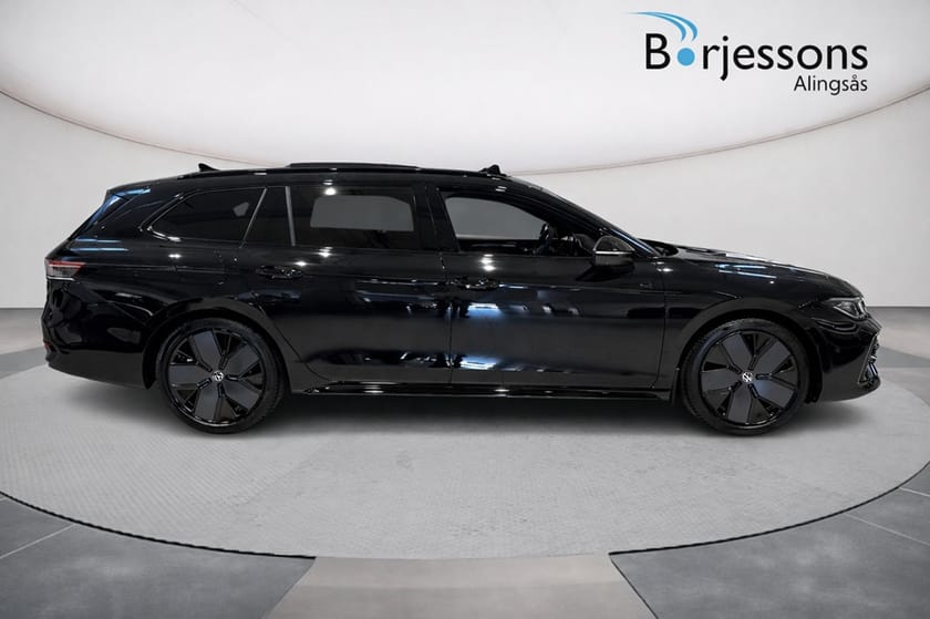 Bild 3 av Volkswagen Passat Variant eHybrid R-Line 272hk *OMGÅENDE LEVERANS*