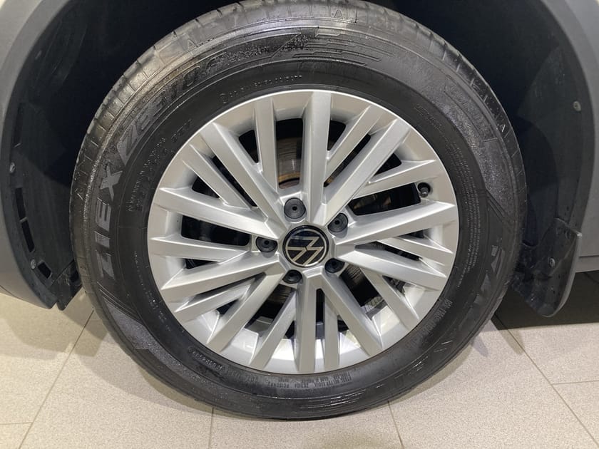 Bild 3 av Volkswagen T-Roc 1.0 TSI (110 HK) 6 VXL