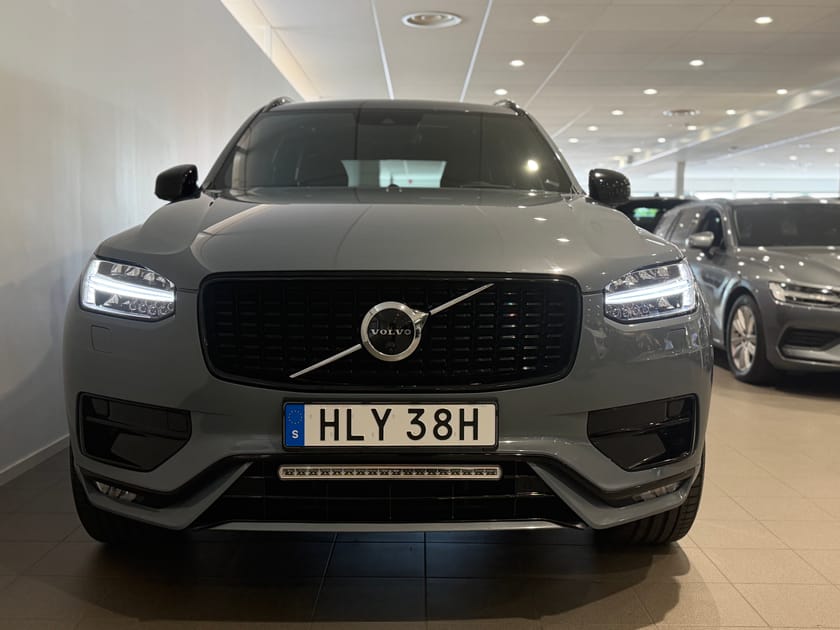 Bild 2 av Volvo XC90 7-seater B5 AWD Diesel R-Des Pro Edt 7-säten / panorama / Dragkrok / navigation / Parkeringskamera / farthållare / minnesstol / parkeringssensor /