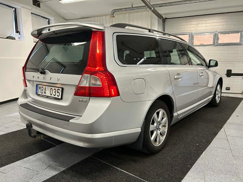 Bild 2 av Volvo V70 D3 163 hk Momentum Euro 5 Drag Välservad