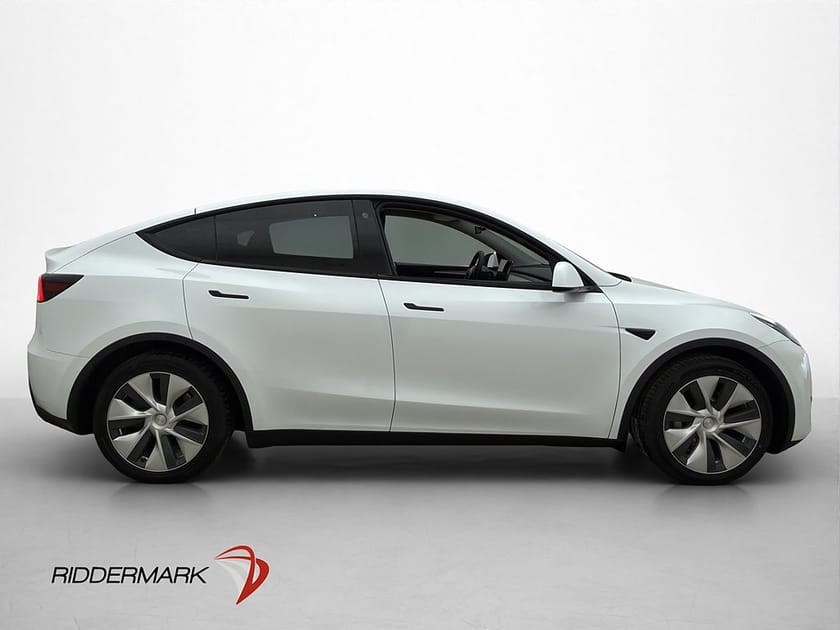Bild 5 av Tesla Model Y Standard Range RWD Autopilot En-Brukare