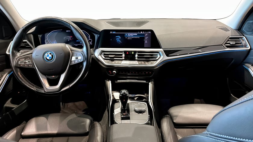 Bild 4 av BMW 330e xDrive Touring Drag,rattvärme,hifi