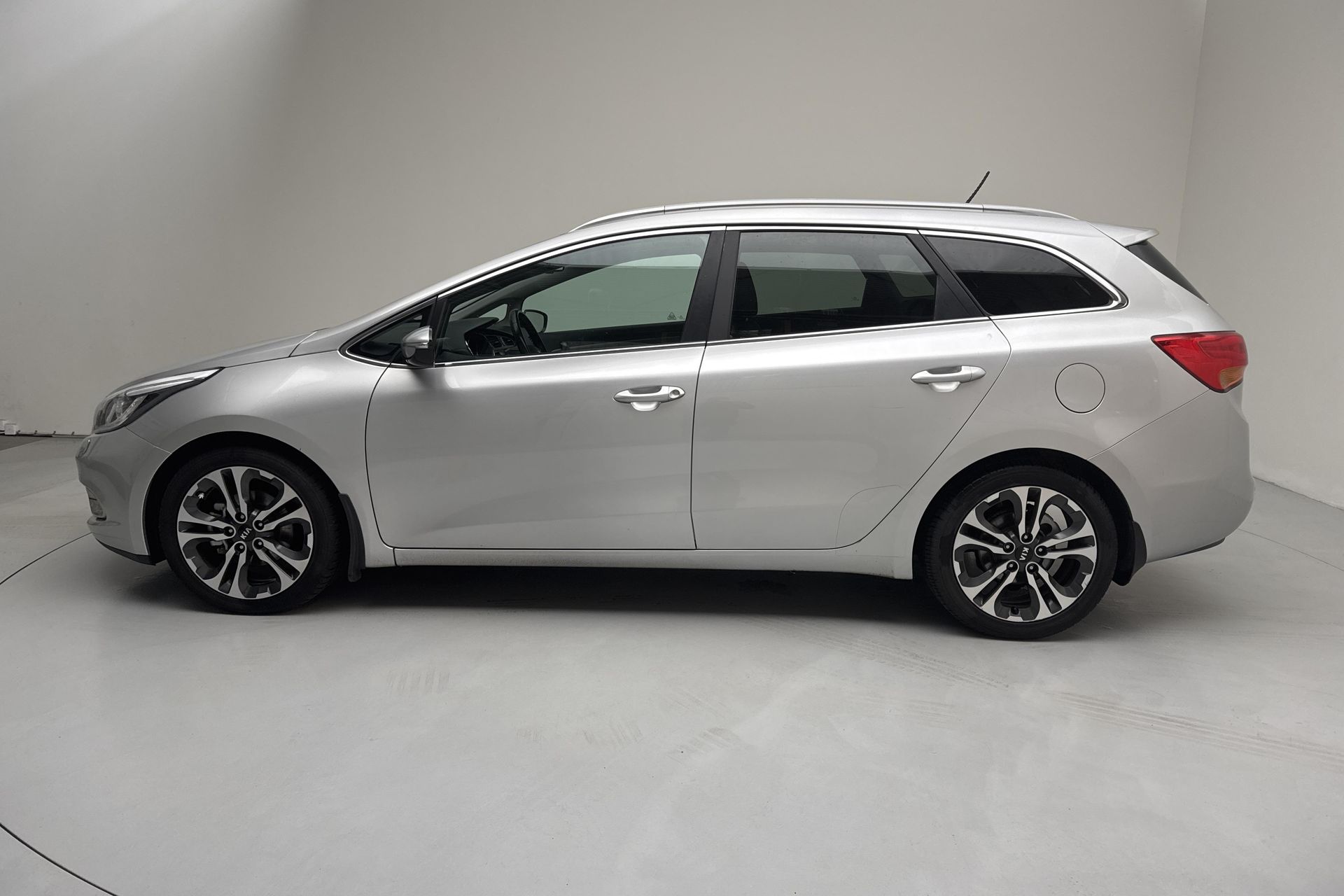 Kia Ceed 1.6 CRDi 128 2013, bild 2/10