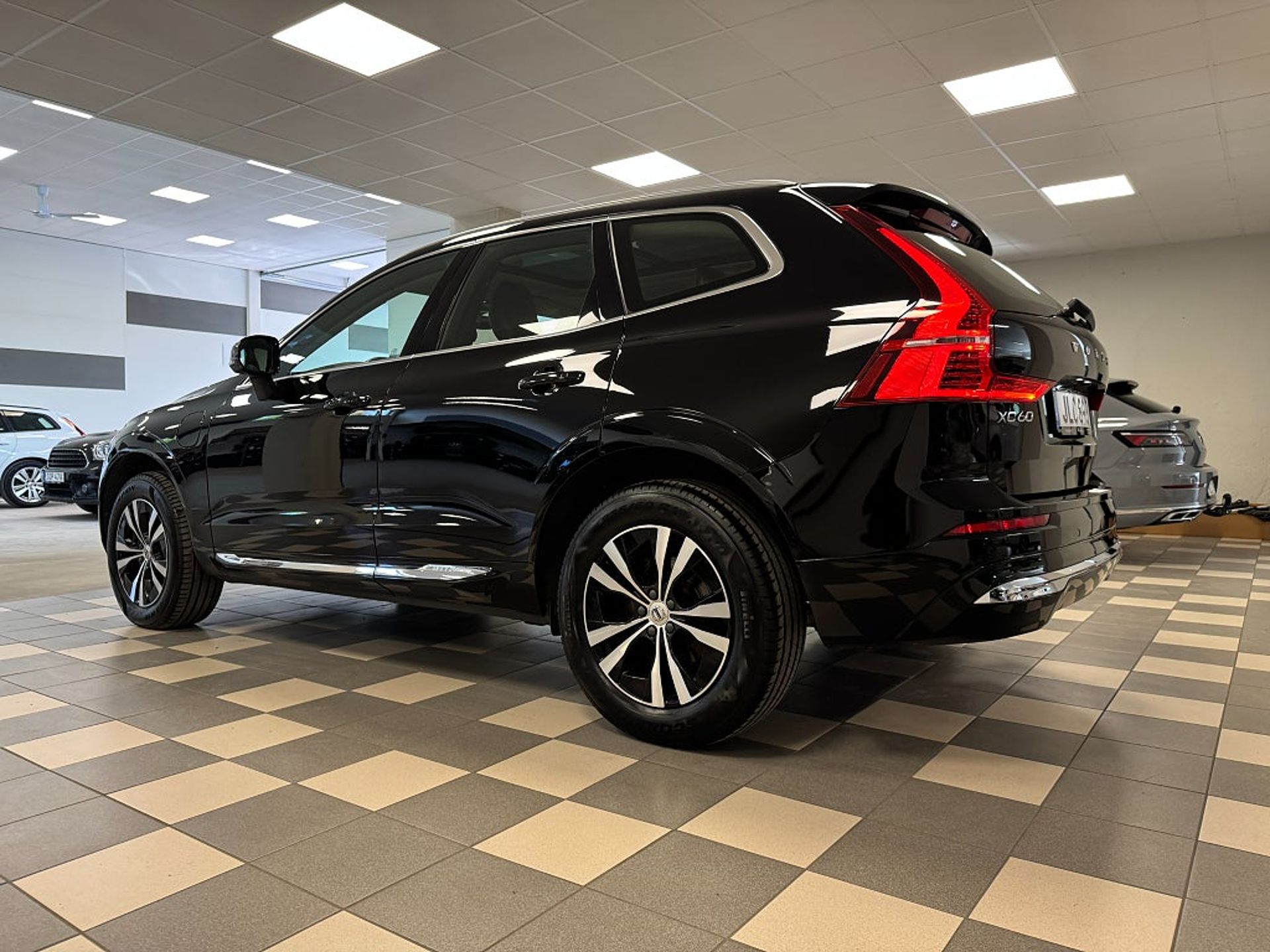 Volvo XC60 Recharge T6 AWD Helskinn 2023, bild 4/10
