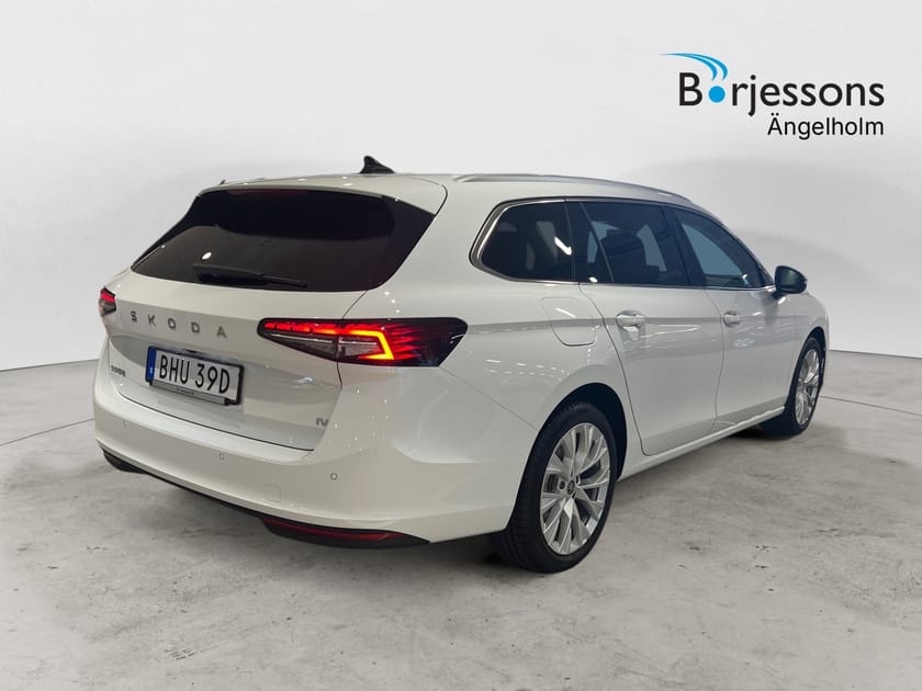 Bild 3 av Škoda Superb iV Kombi SELECTION 1,5 TSI 204 HK 6 VXL DSG