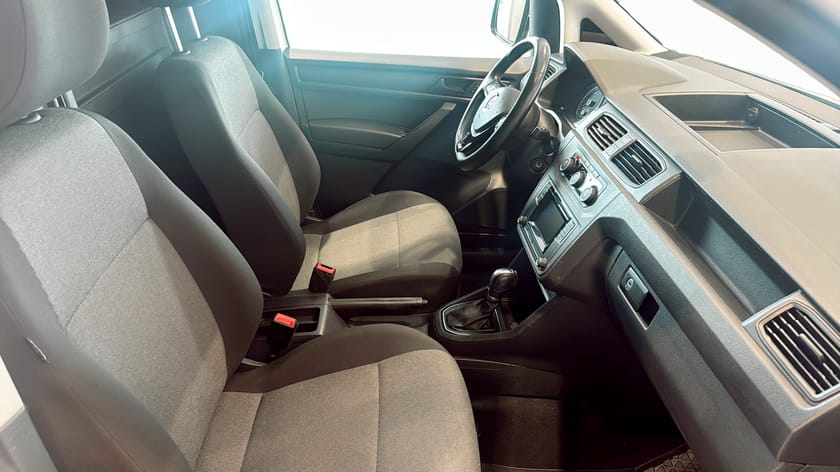 Bild 3 av Volkswagen Caddy Van 2.0 150hk | Motorvärmare | Nyservad | Vinterhjul
