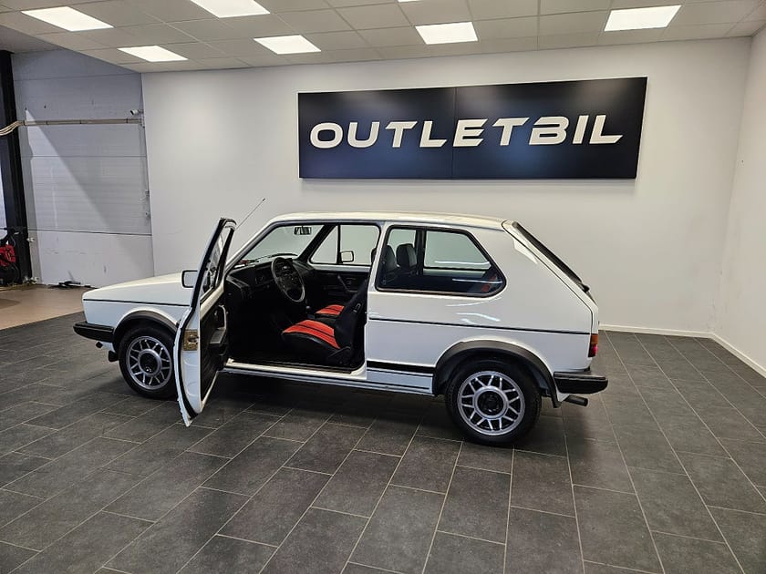 Bild 3 av Volkswagen Golf  GTI Special 1.8 112hk 3-dörrars Taklucka Renoverad