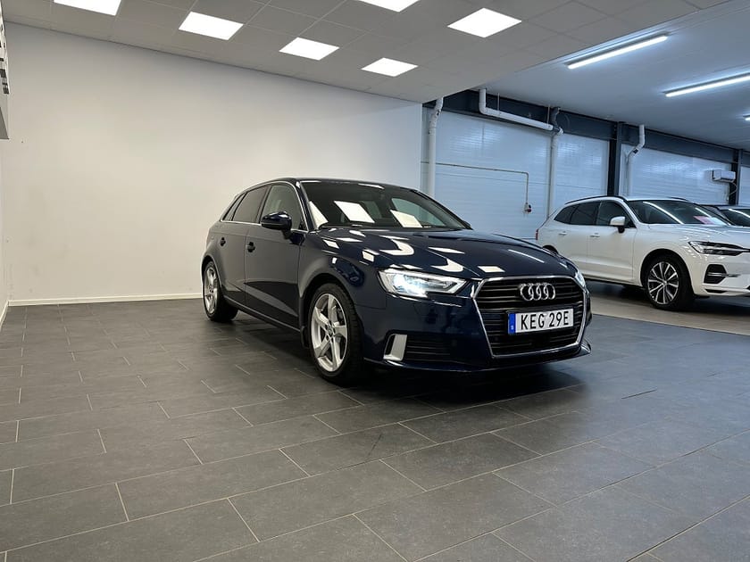 Bild 3 av Audi A3 Sportback 35 TFSI Proline Cockpit Sportsäten Carplay
