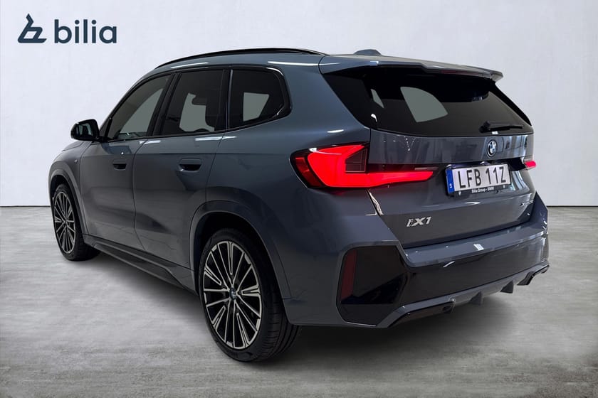 Bild 2 av BMW iX1 xDrive30 M Sport / H/K / Pano / 360 / Drag /Adaptiv/HUD