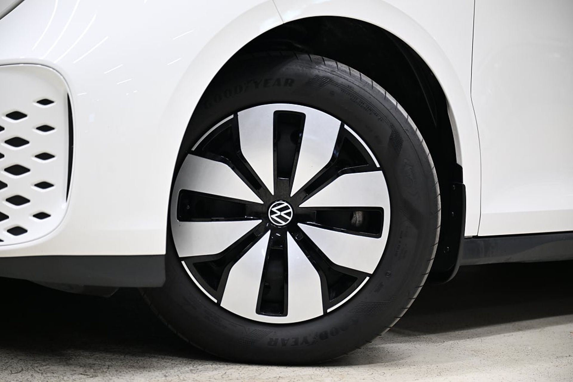 Volkswagen ID. Buzz 82 kWh 204HK Drag 2024, bild 2/10