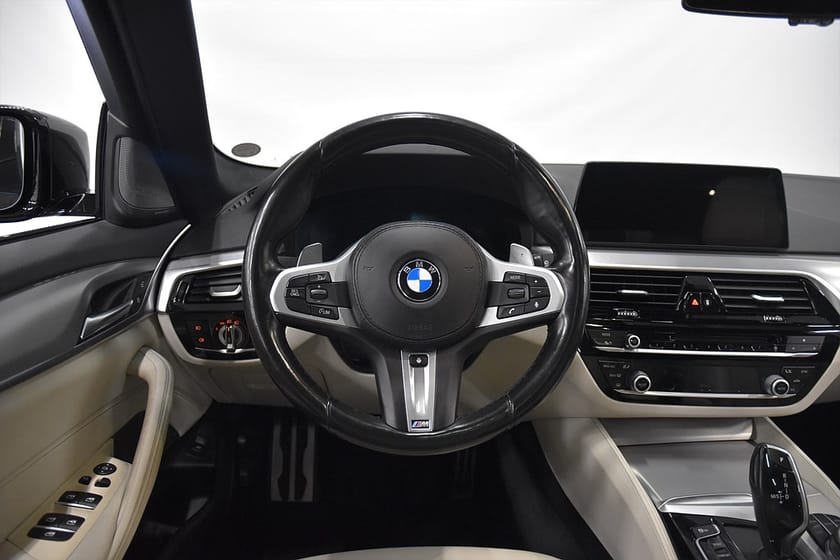 Bild 2 av BMW 520d xDrive Touring M sport Drag Skinn Pano H/K P-värm HUD 360°