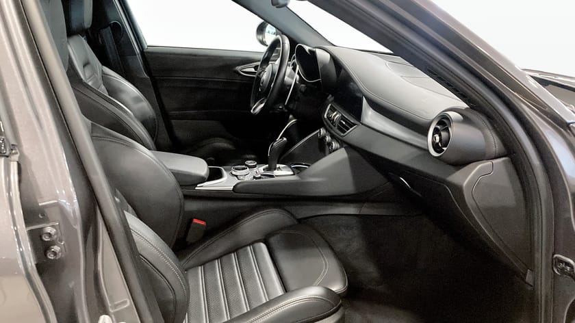 Bild 3 av Alfa Romeo Giulia VELOCE 2.0 280HK TURBO AT8 AWD