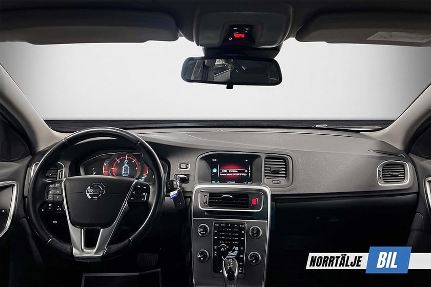 Bild 3 av Volvo V60 D4 181 HK AUT MOMENTUM NYSERV K-REM BYTT DRAG  VÄRMARE