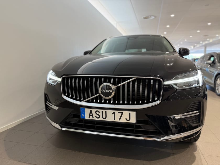 Bild 2 av Volvo XC60 Recharge T6 Core Bright / Adaptiv farthållare / Minnesstol / Dragkrok / Backkam,era / sensor fram och bak /