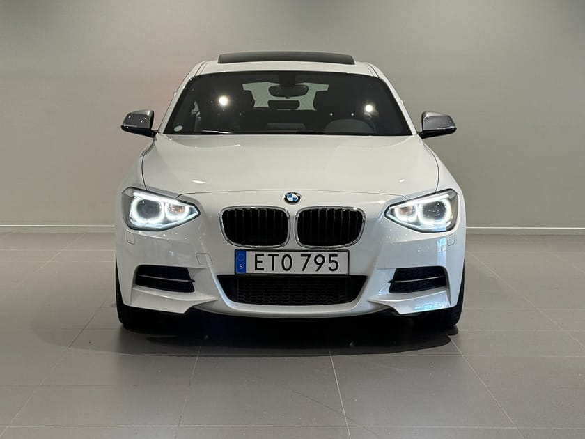 Bild 2 av BMW M135i Glastaklucka HiFi Högtalare Sportstolar 18"