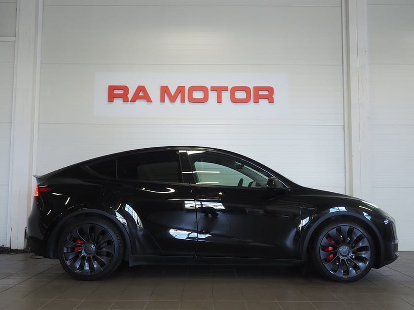 Bild 4 av Tesla Model Y Performance 534hk | Dragkrok | Pano | Moms |