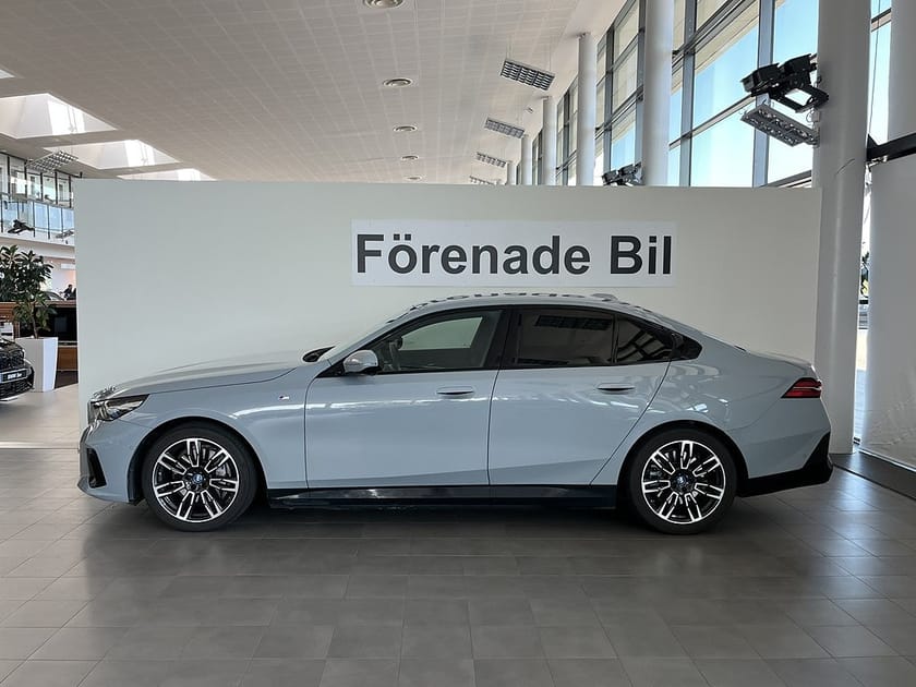 Bild 3 av BMW i5 eDrive40 Sedan M Sport Drag Rattvärme Drive/Park Assist