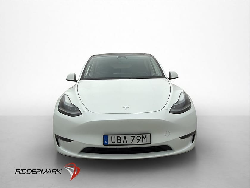 Bild 3 av Tesla Model Y Long Range AWD Autopilot Pano Drag En-Brukare