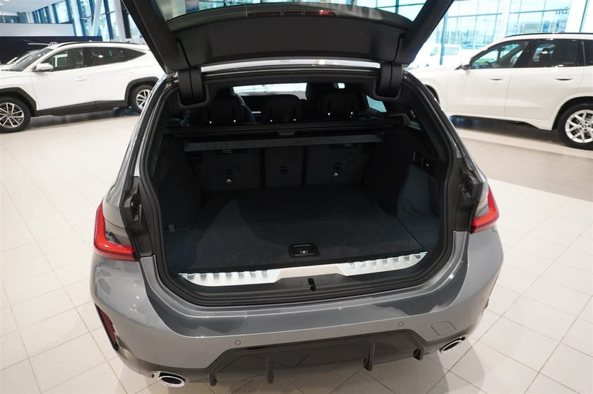 Bild 5 av BMW 330e xDrive Touring M-Sport Drag Fartpilot HiFi