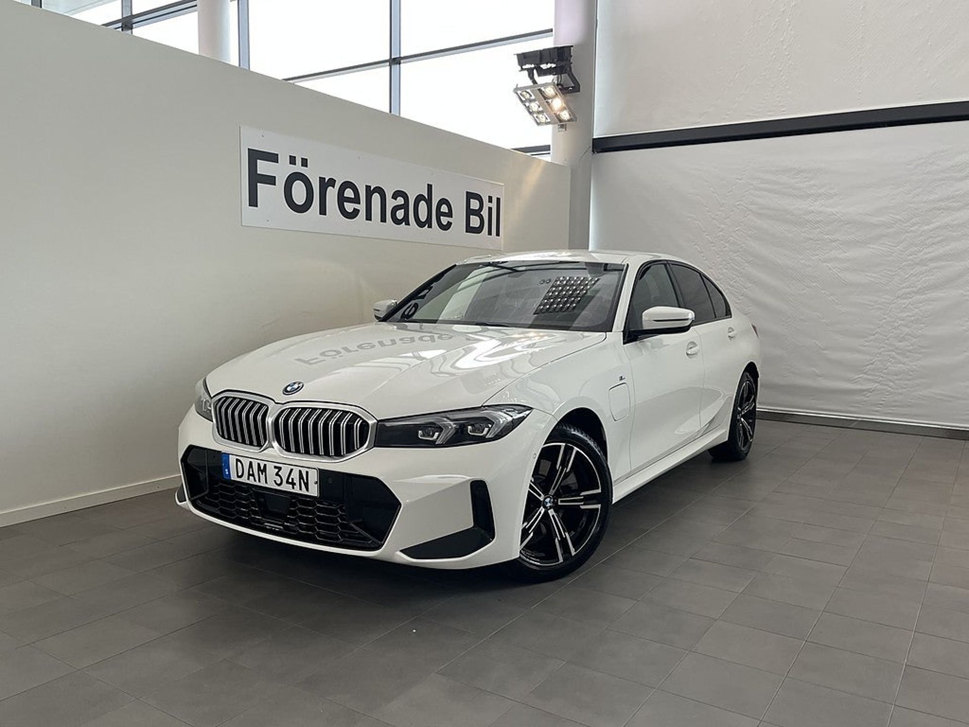 BMW 330