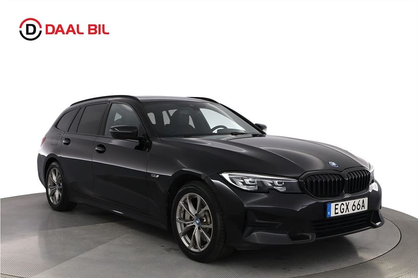 Bild 3 av BMW 330e xDrive Touring 292HK SPORT LINE DRAG B-KAMERA NFC