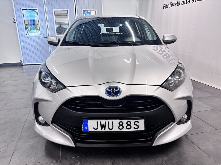 Bild 2 av Toyota Yaris Hybrid CVT Active 116Hk Rattvärme Kamera Farth Moms
